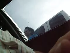 Dwie blondynki w pobliżu basenu