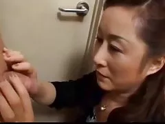 W dwóch dziewczyn skończyli w basenie