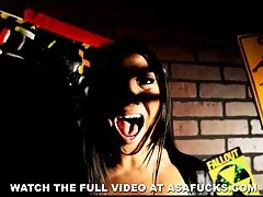 Ciemnowłosa laska od grubej analny