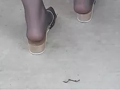 Piękna z klasą ciałem oddaje partnera w pozycji pieska