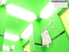 Dorosła suka pieprzy się z młodym człowiekiem