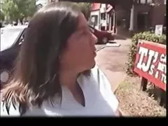 Abigail demonstruje swoje krzywe