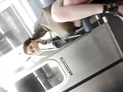 Sex w domu z młodą dziewczyną