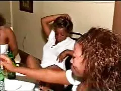 Blondynka połyka spermy