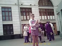 Prostytutka zakłada prezerwatywę ustami