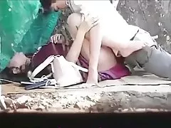 Masaż członka piękną dziewczyną