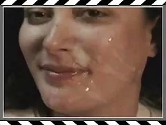 Dziewczyna z tatuażem ssała