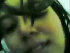 Dwie dziewczyny lesbijki z różową zabawką