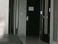 Blondynka w gumiakach dobrze daje