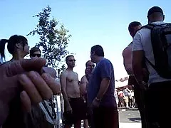 Mężczyzna zdjął dziwkę / ma dużo tatuaży