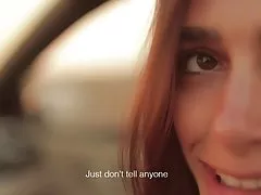 Piękna dziewczyna kompleksowo podawała biznesowej czarnucha