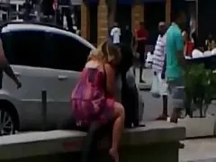 Dwie biurowe laski zaatakowały członek klienta