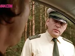 Przy basenie kobiecy seks