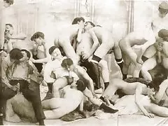 W drodze zaczął się rozbierać