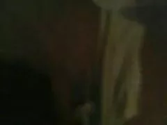 Młody łysy sprawia, że mineta