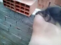 Dojrzały polizał cipkę i tyłeczek młodej