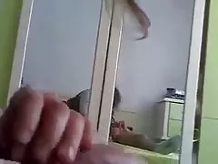 Dwóch mężczyzn biorą