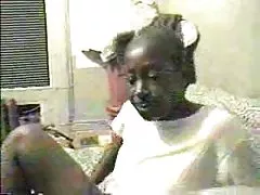 Laska w różowych majtkach