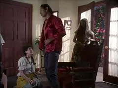 Seksowna tancerka z obfitym biustem