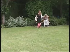 Dziewczyna zarośnięty między nogami i teraz członkowi cieplej