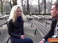 Przeleciał i wytryski na brzuch