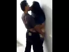 Teal conrad uczy się pracować rękami i ustami