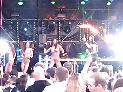 Pani zajmuje się z trenerem