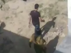 Mężczyzna pokazał rogi dziewczyny w jej urodziny