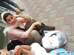 Zabawny mała melissa w łóżku