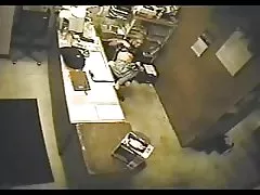 Młoda brodawki pracowała w hipermarkecie