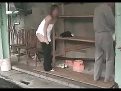 Francesca le pomaga mu gwałcić jej dziewczynę w usta