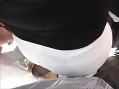 Brunetka z postacią przyszedł do zespołu w biurze