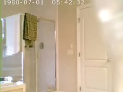 Aktywny seks z brunetką w ogrodzie