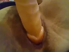 Jej mały tyłek go całkiem zadowolony