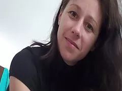 U wschodniej dziewczyny ogromne piersi