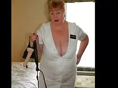 Skorumpowany policjant uspokoił członkiem brunetkę