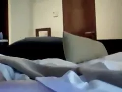 Rodzinny seks na łóżku w domu