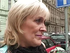 Seks z uroczą blondynką