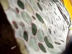 Elegancki seks z eleganckim brunetką i pięknym chłopcem