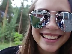 Na pośladku tatuaż i sperma