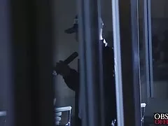 Blondynka i podwójna penetracja seksualne dziurki