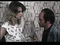 Tanya james na podwórku