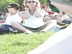 Jayna oso spełnia dwóch murzyńskich kolegów