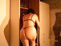 Policjant razem z przestępcą zerżnęli piękność