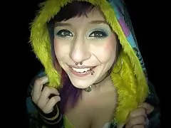 Lesbijki przyjęli zaproszenia mężczyźni i oddali mu swoje cipki