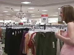 Laska próbuje dildo dziewczyny