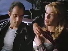 Azjatka zasysa z chłopa całą spermę